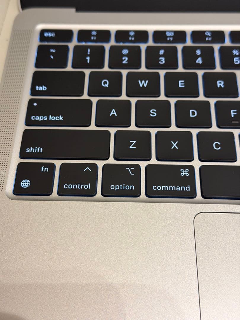 ほぼ新品Apple MacBook Air (M1, 2020) シルバーUS