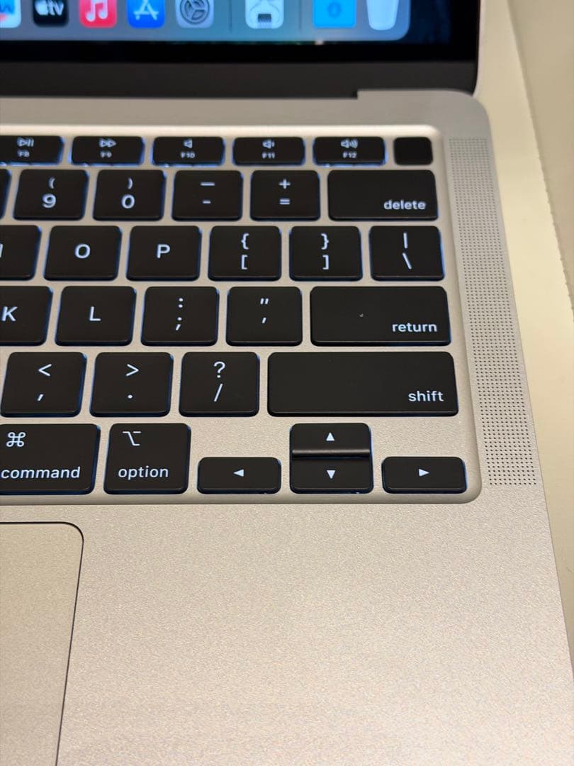 ほぼ新品Apple MacBook Air (M1, 2020) シルバーUS