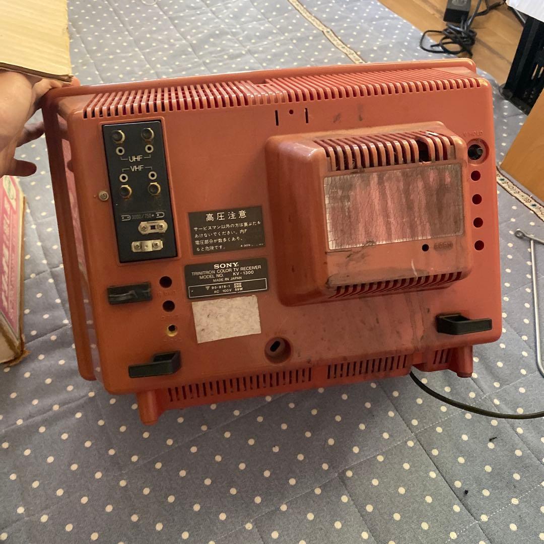 昭和レトロ　小型ブラウン管テレビ 約40cm 赤　レッドSONY KV-1300