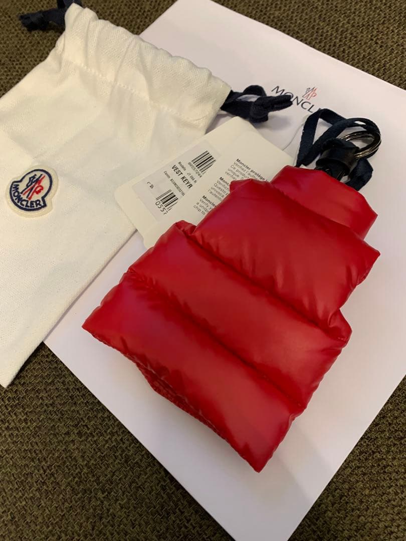 MONCLER ダウンベスト　キーリング　レッド