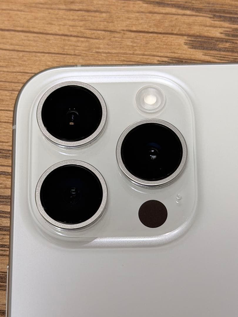 【美品】 iPhone 15 Pro ホワイトチタニウム 256GB 本体