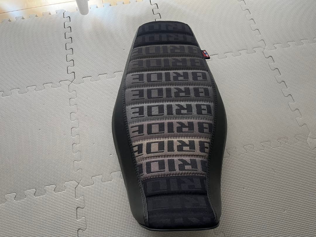 ホンダ、グロム　BRIDE バイクシート ブラック グレー