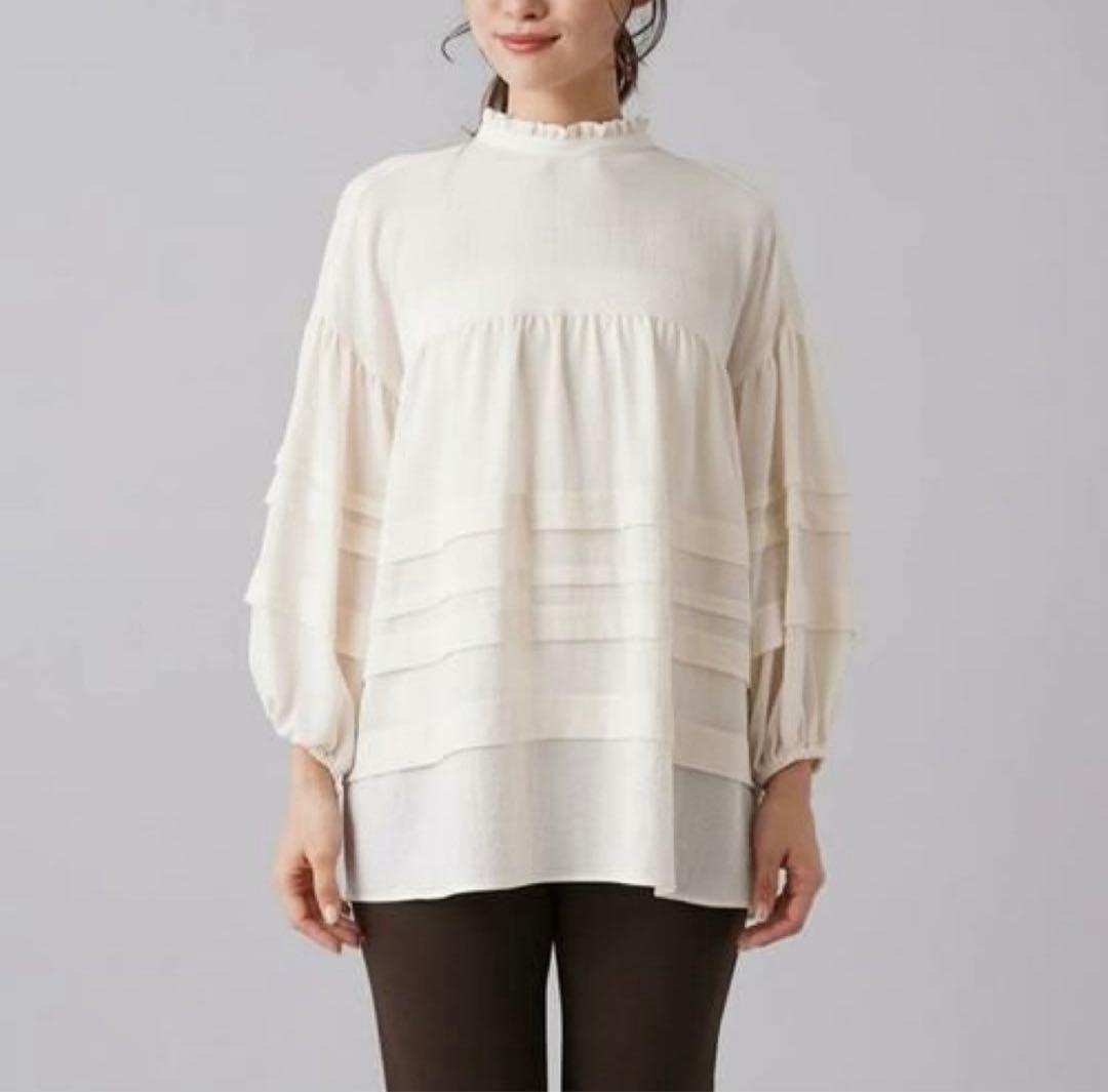 【新品】定価44,000円　レリアン　フリルチュニックブラウス　アイボリー11号
