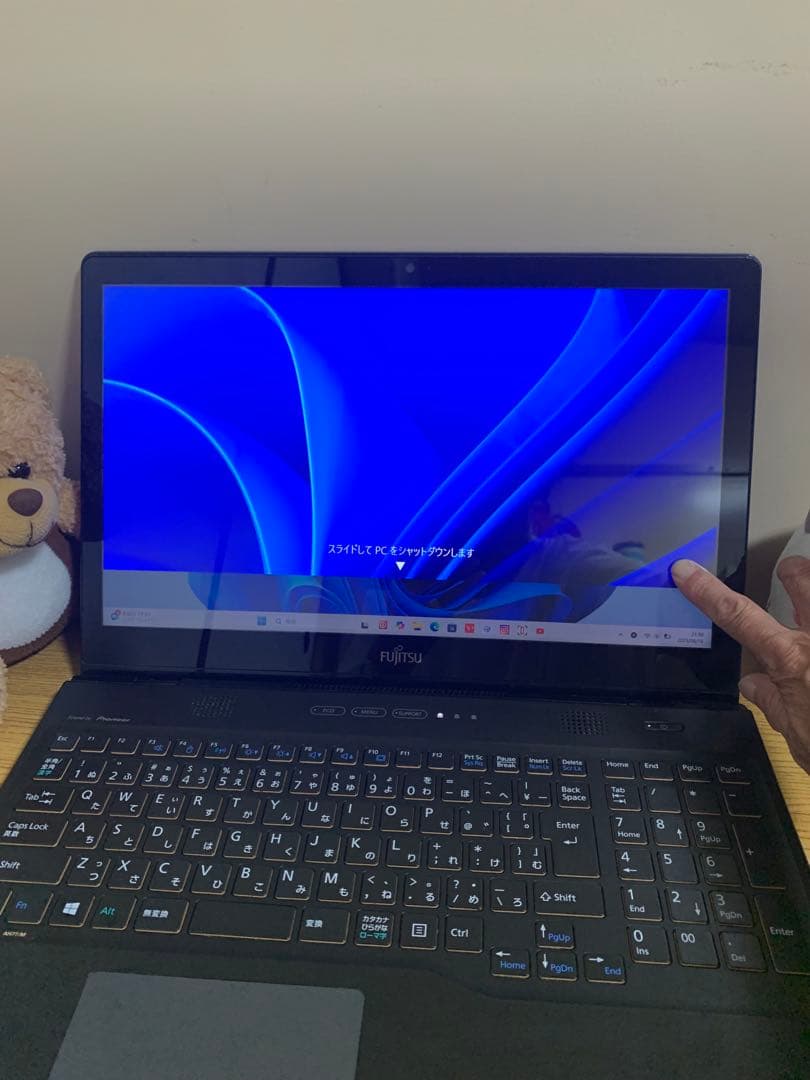 富士通タッチパネルi7/8/新品SSD 240GB 2024 office