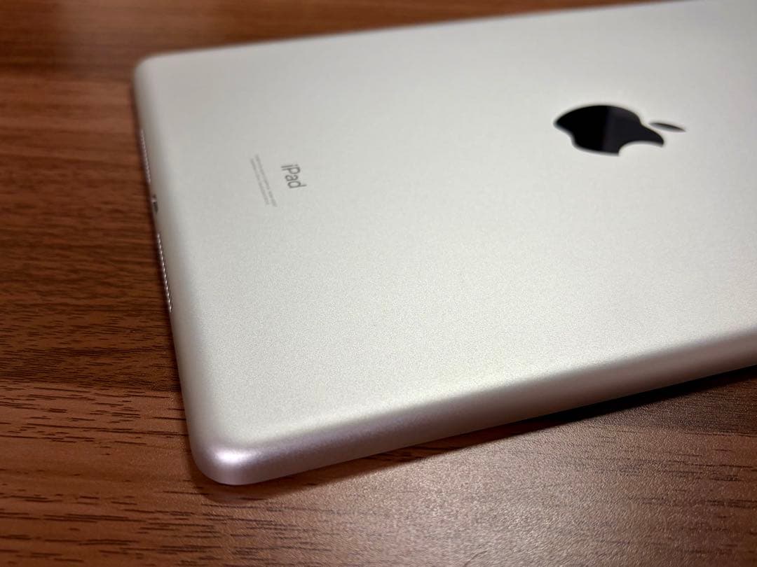iPad 第9世代 64GB Wi-Fi シルバー 美品 箱・充電器・カバー付き
