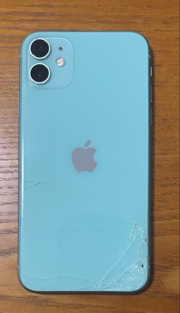 iPhone 11 グリーン 背面ひび割れ
