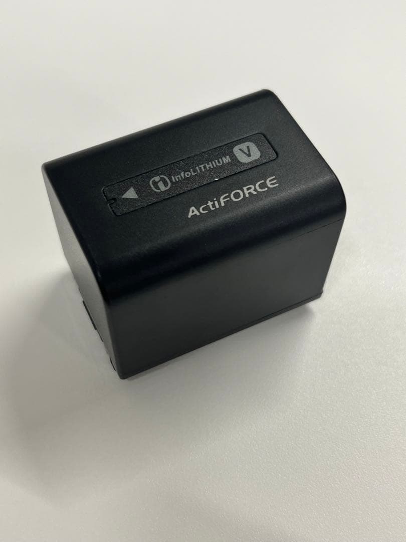 SONY HDR-CX370V ビデオカメラとSONYの三脚、ケース、大容量電池