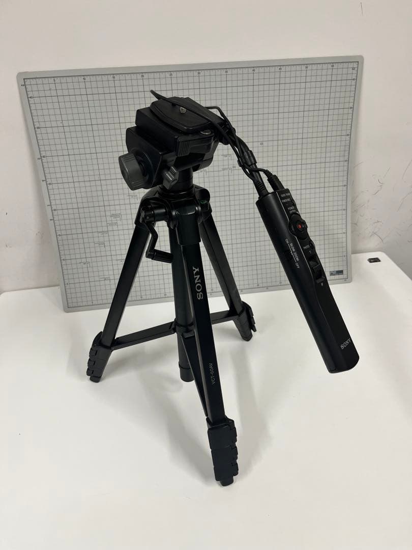 SONY HDR-CX370V ビデオカメラとSONYの三脚、ケース、大容量電池