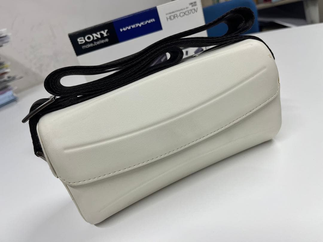 SONY HDR-CX370V ビデオカメラとSONYの三脚、ケース、大容量電池