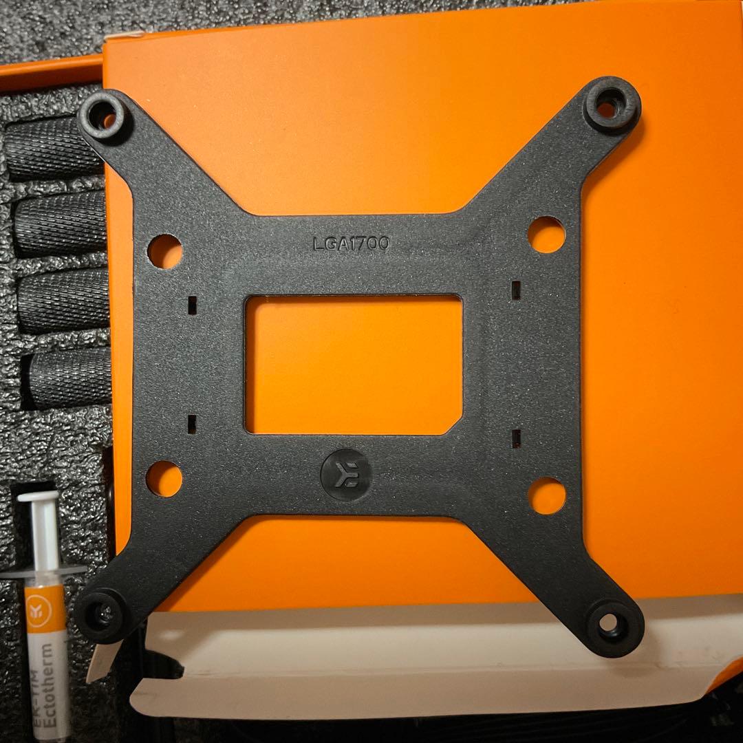 簡易水冷　EKWB Nucleus AIO CR240 Dark