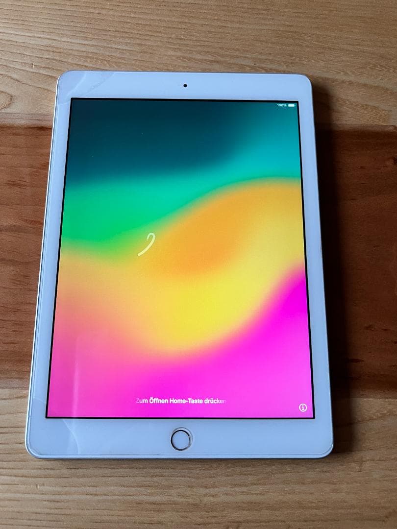 Apple ipad 第6世代 Wi-Fiモデル シルバー 充電器付き