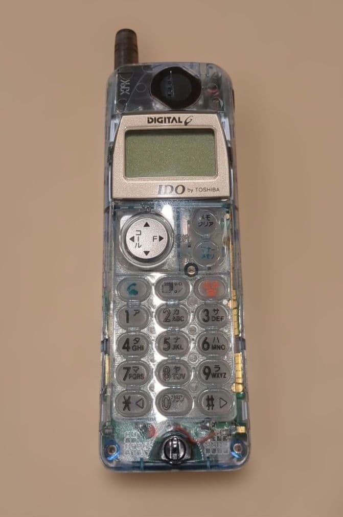 IDO 522G 東芝　TOSHIBA　ガラケー スケルトン 実機　レトロ
