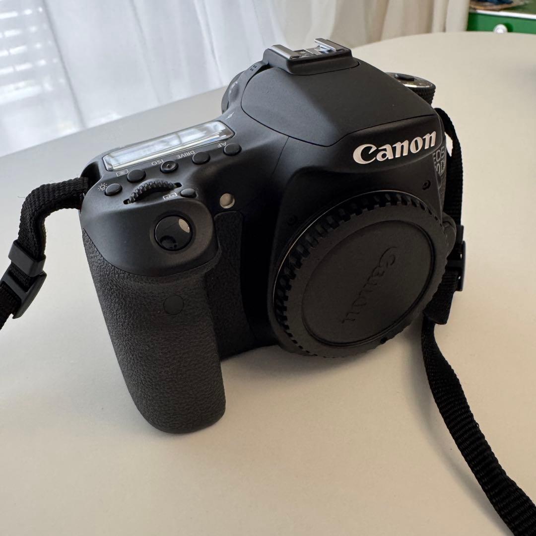 Canon EOS 70D デジタル一眼レフ 本体とレンズ付き