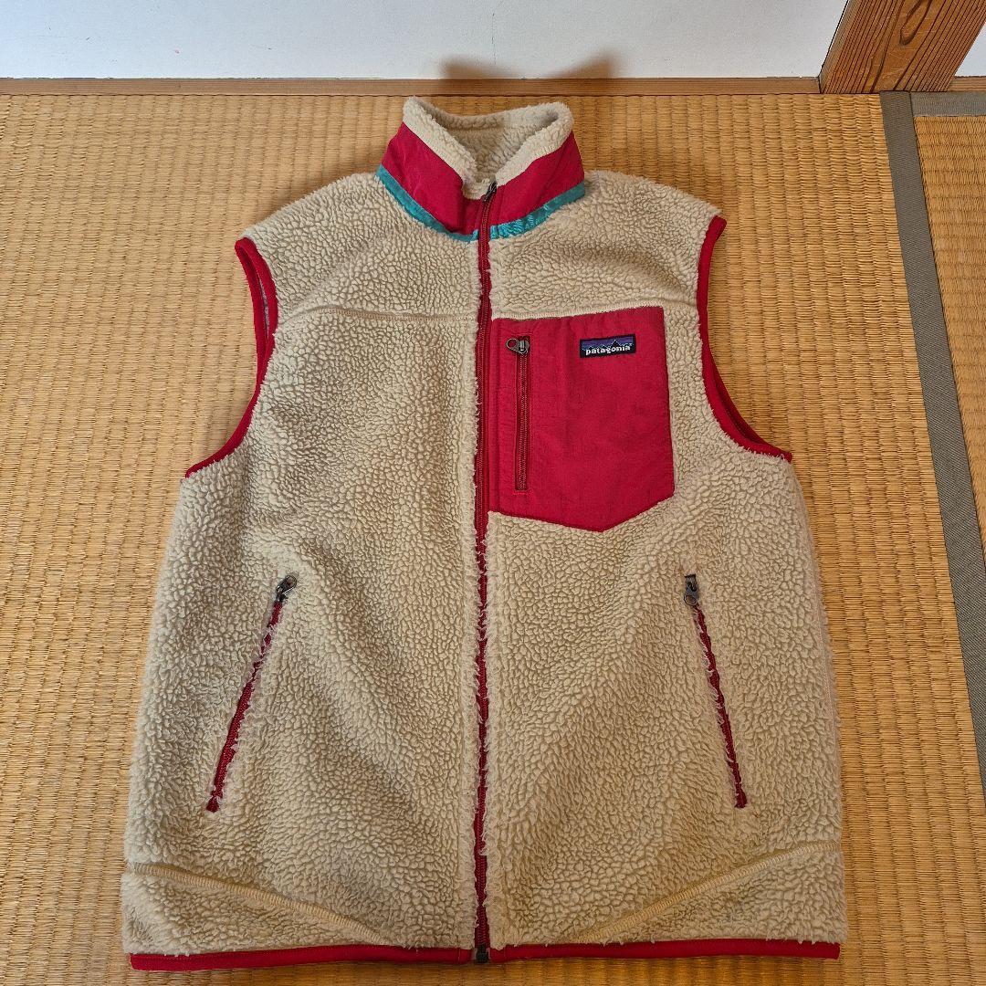 patagonia フリースベスト ベージュ/レッド