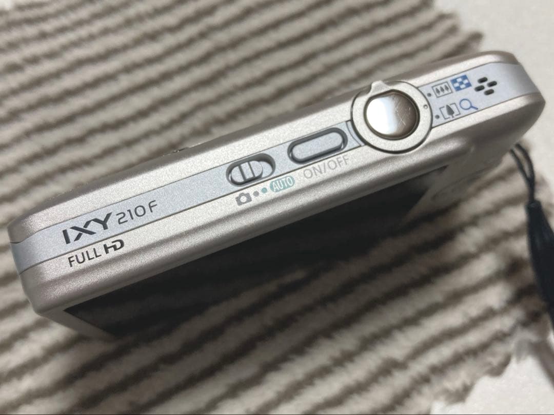 Canon IXY 210F デジタルカメラ　シルバー