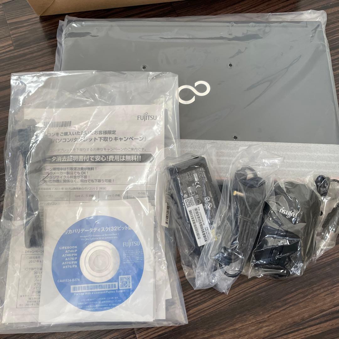★未使用【商品説明必読】FUJITSU ノートパソコン★