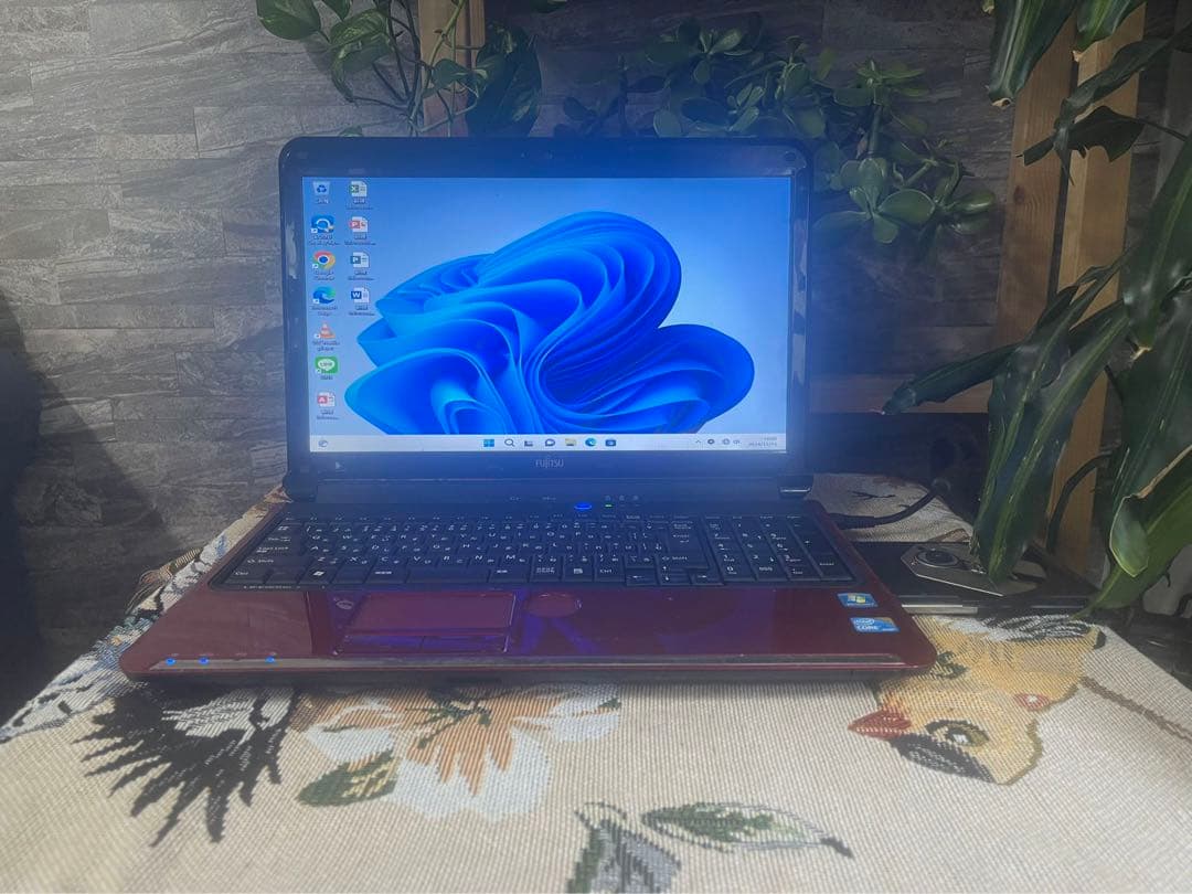 富士通のノートパソコン♪Windows11♪♪カメラ付♪オフィス搭載