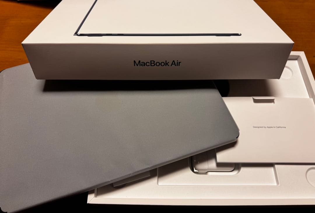 ほぼ新品MacBookAir M3 13インチ- ミッドナイト2025年1月購入