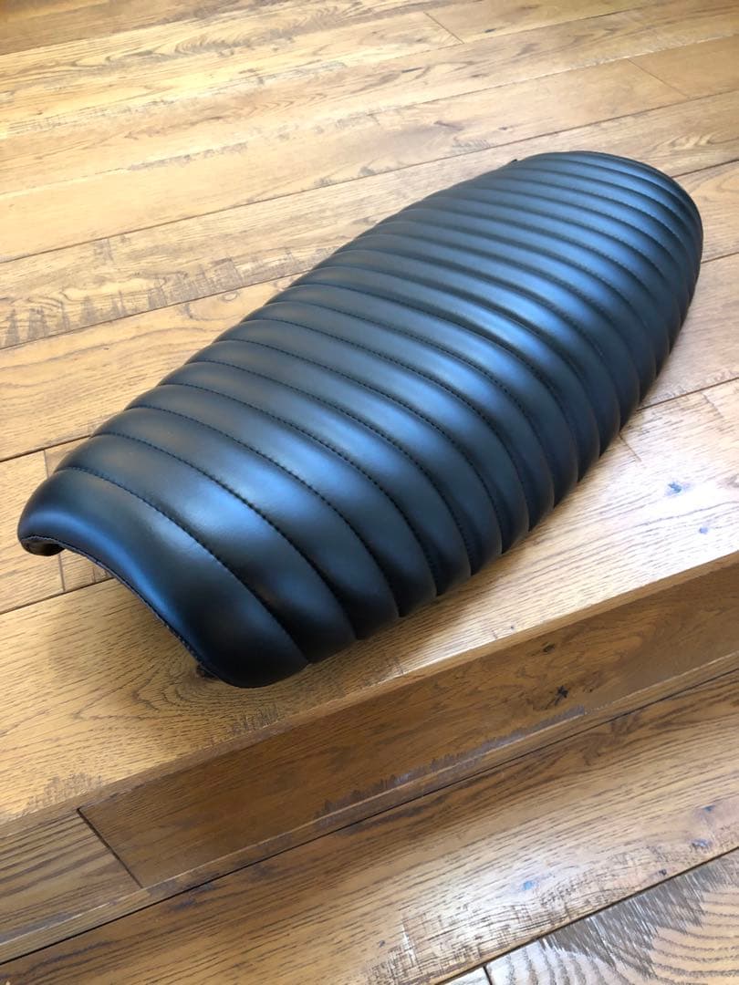 モートーン シート VIPER リブ ブラック ボンネビル系等(17-25)