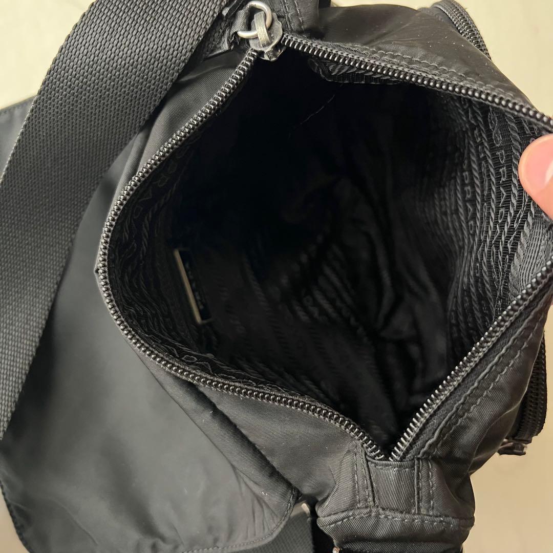 プラダ メッセンジャー ショルダーバッグ ブラック 三角プレート レザー 白タグ