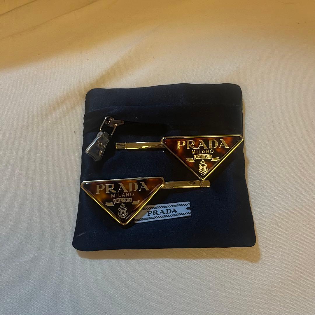 PRADA ゴールドヘアピン 2個セット