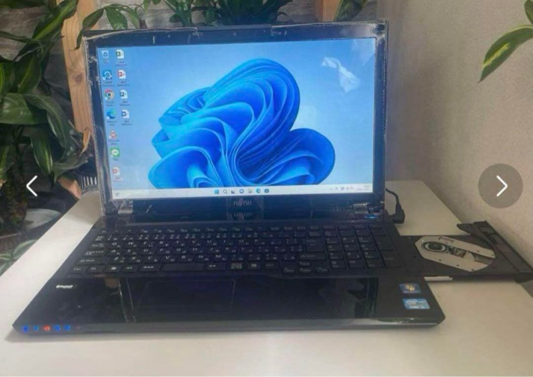 富士通　ノートパソコン core i3 windows11 AH45/H