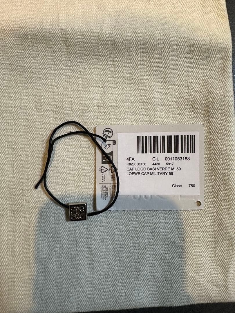 お値下げLOEWE オリーブグリーン キャップ 収納袋付き