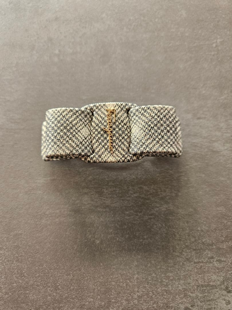 フェラガモ　リボンバレッタ