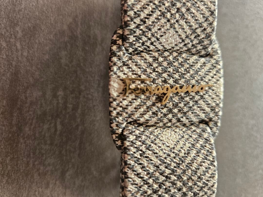 フェラガモ　リボンバレッタ