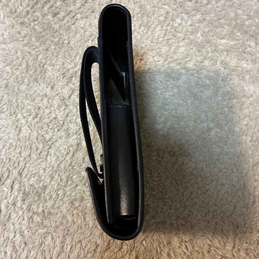 GUCCI ブラック　レザー　ベルトクリック付きスマホケース