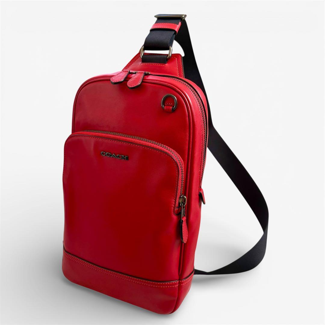 極美品　COACH グラハム　ボディバッグ　レッド
