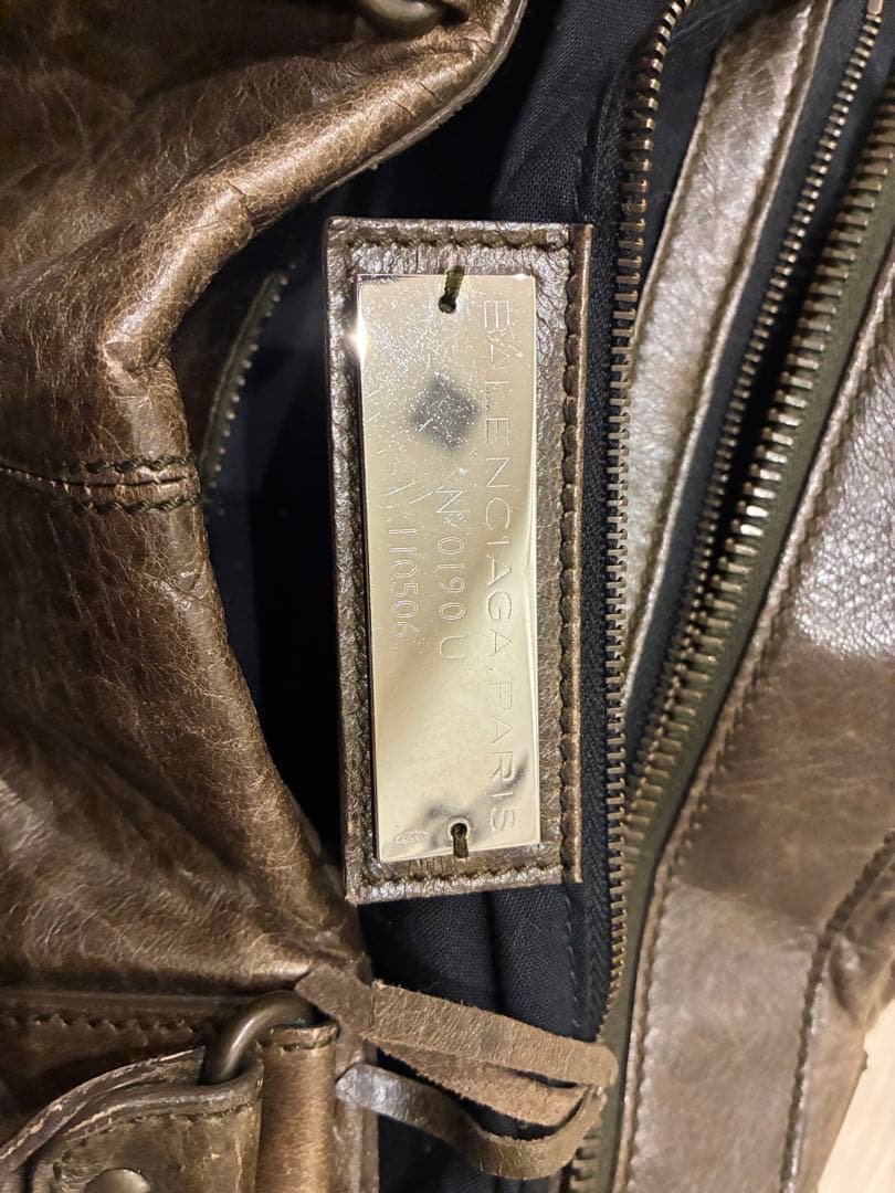 バレンシアガ　トラベルバッグ　カーキ