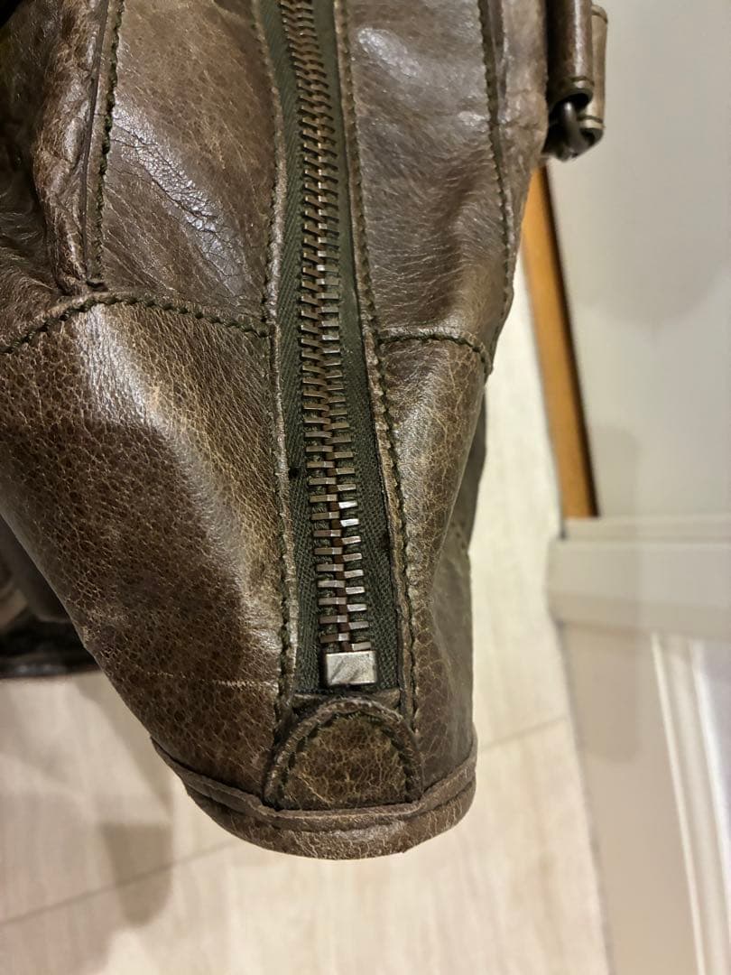 バレンシアガ　トラベルバッグ　カーキ