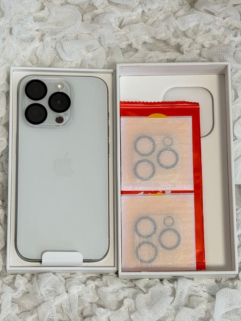 Apple iPhone15Pro 256GB ホワイトチタニウム 本体 極美品