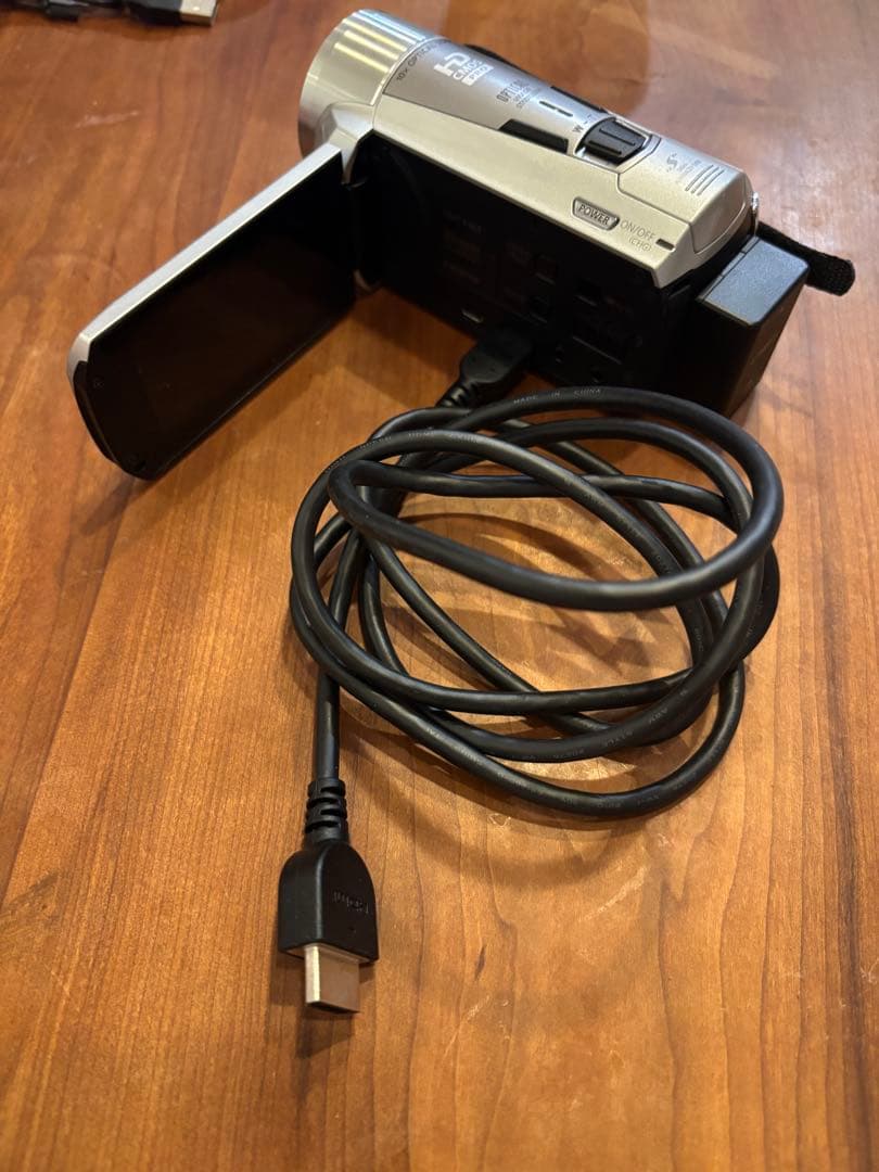 ビデオカメラ CANON ivis HFM51 video camera