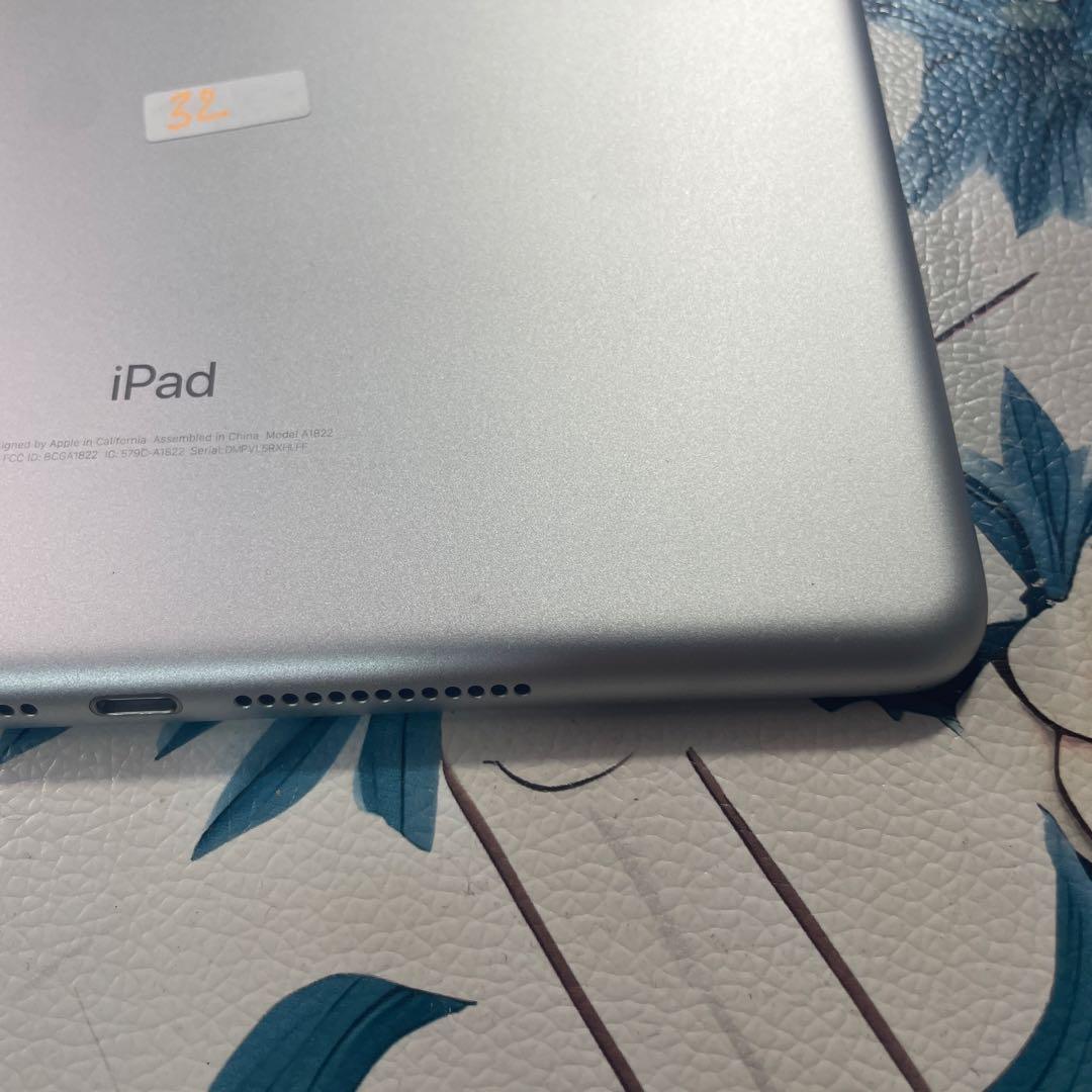 32-iPad 第5世代　128GB