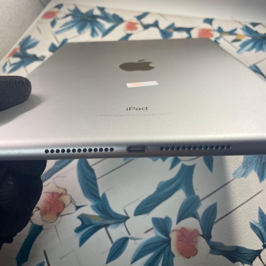 32-iPad 第5世代　128GB