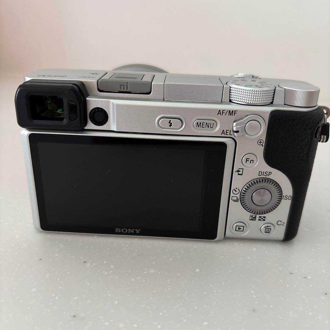 ★Sony a6400 ダブルズームレンズキット　ミラーレス　一眼　4Kシルバー