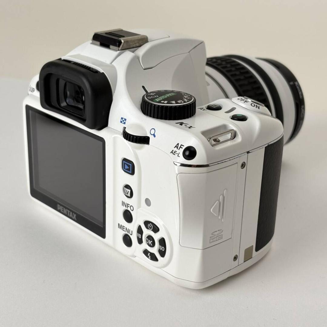 PENTAX K-x ホワイト デジタル一眼レフ　Wi-Fiカード付き 040