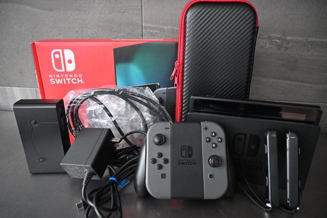 【美品】Nintendo Switch 本体　キャリングケース