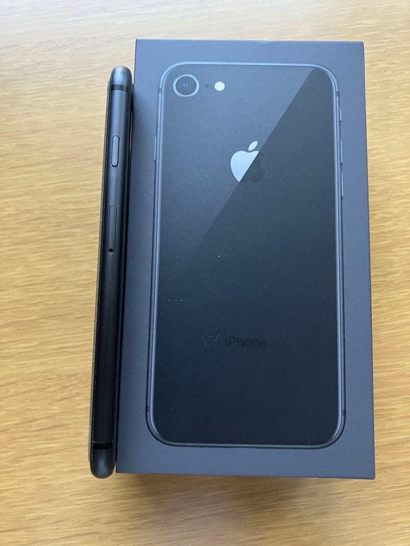 【藤村みな】iPhone8 64GB 本体（箱あり）