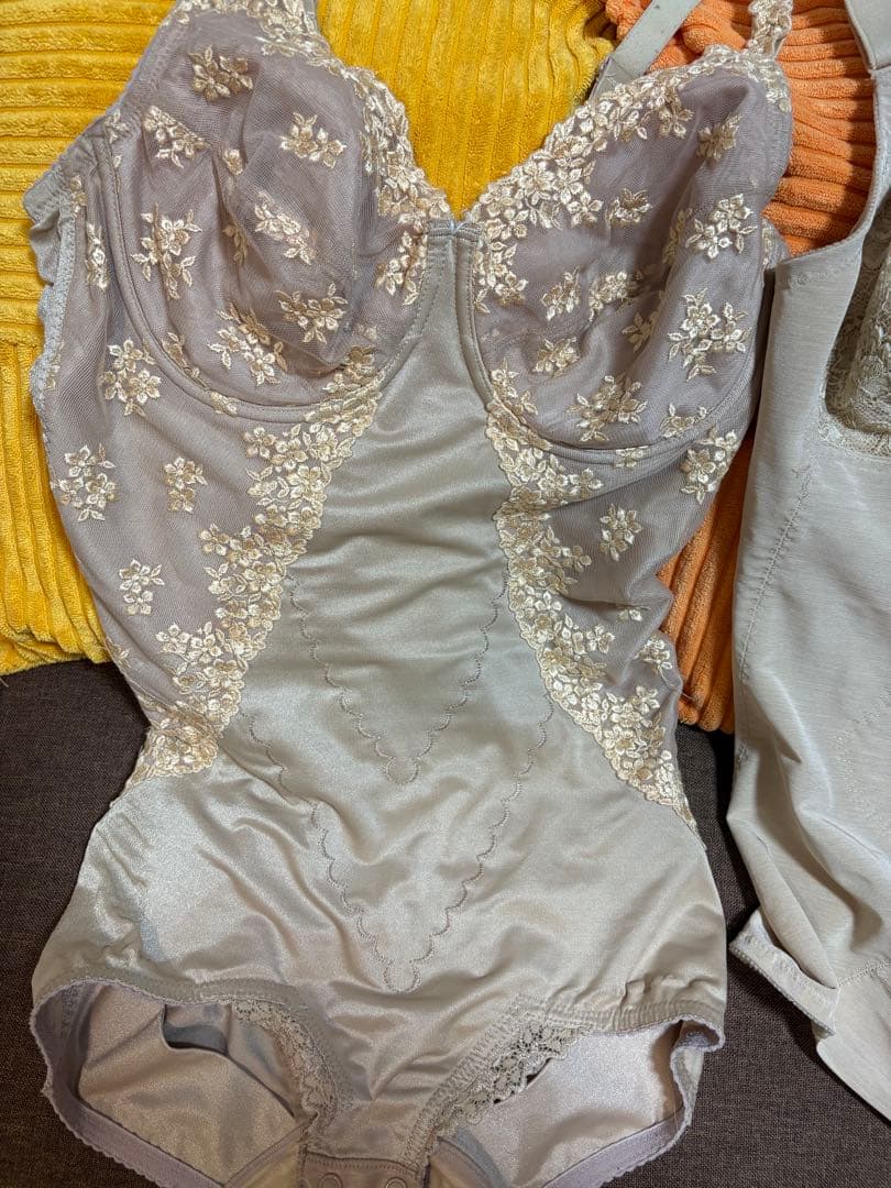 ワコール ボディスーツ 補正下着　ベージュ　3個セット