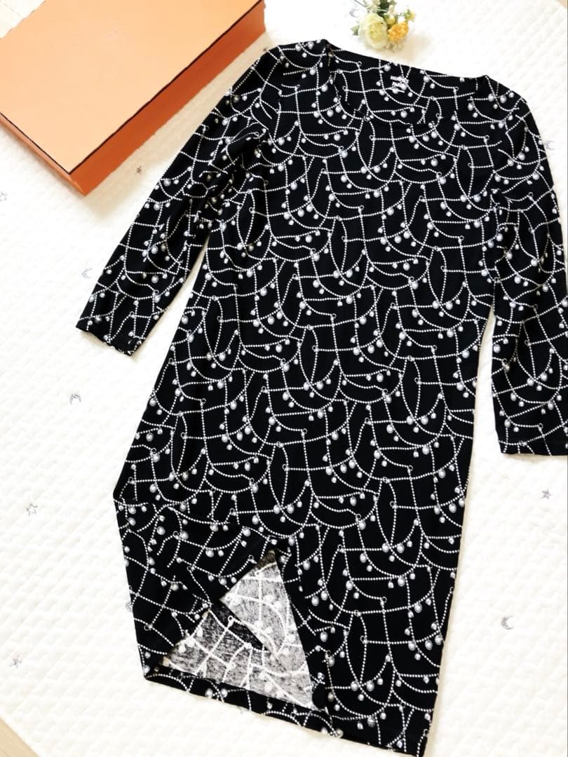 新品タグ付　HERMESワンピース　クルーネック　ブラック