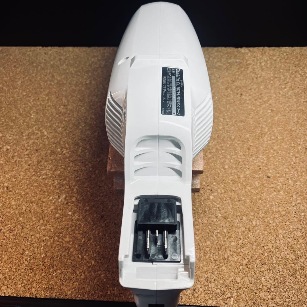 Makita充電式クリーナーCL107FDSHW充電器.バッテリー付属紙パック式
