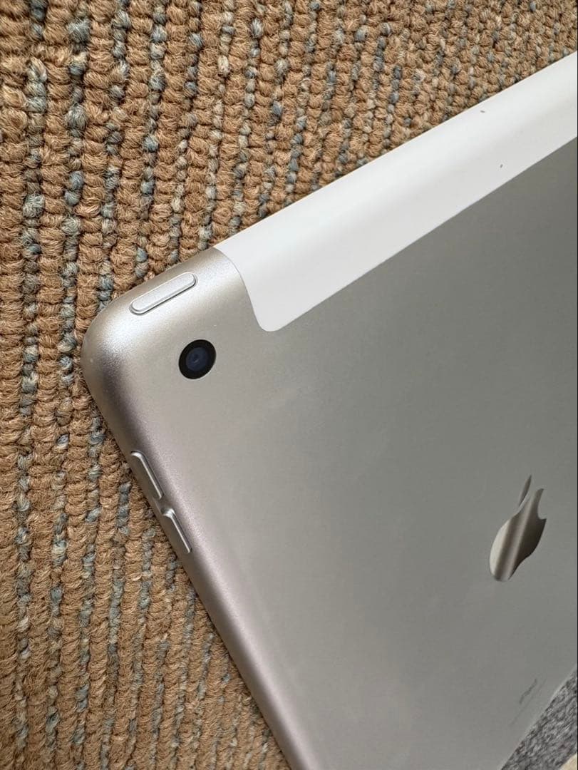 iPad 第9世代 64GB セルラーモデル （純正スマートキーボード付き)