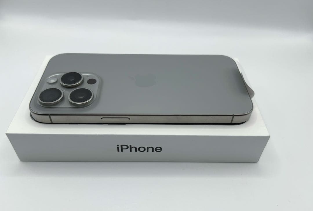 【新品未使用】iPhone 15 Pro 256GB ナチュラルチタニウム