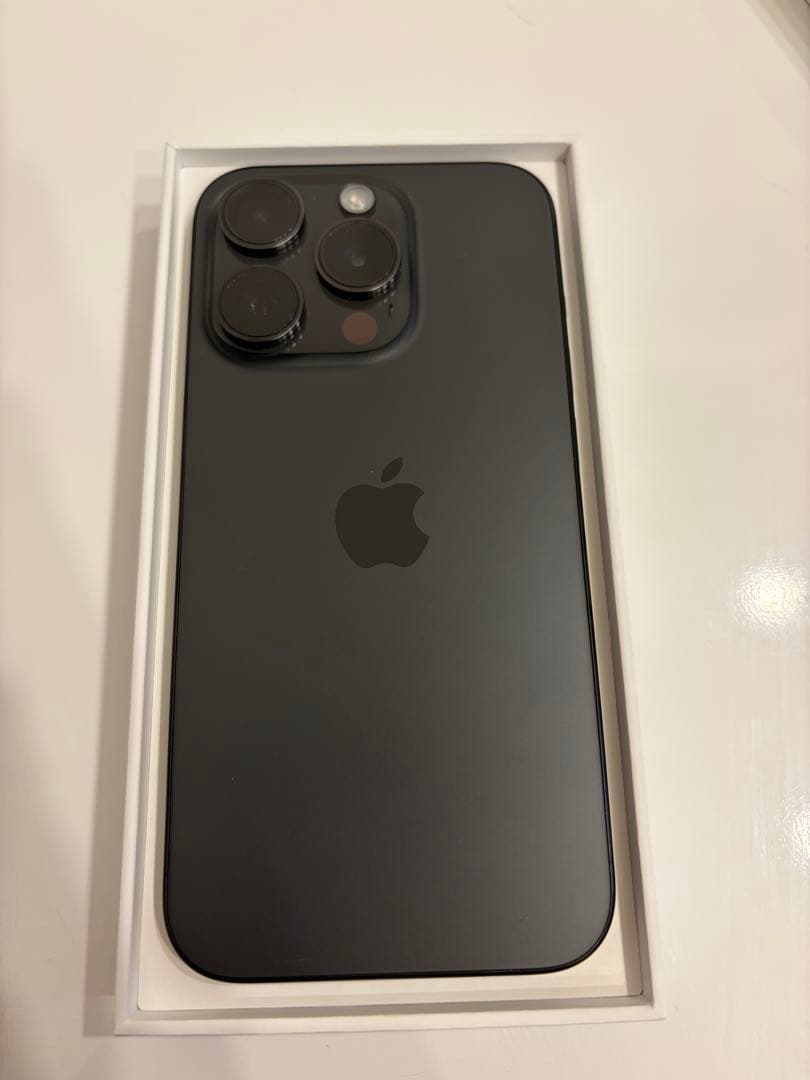 【美品】iPhone 15 Pro 256GB／国内版SIMフリー
