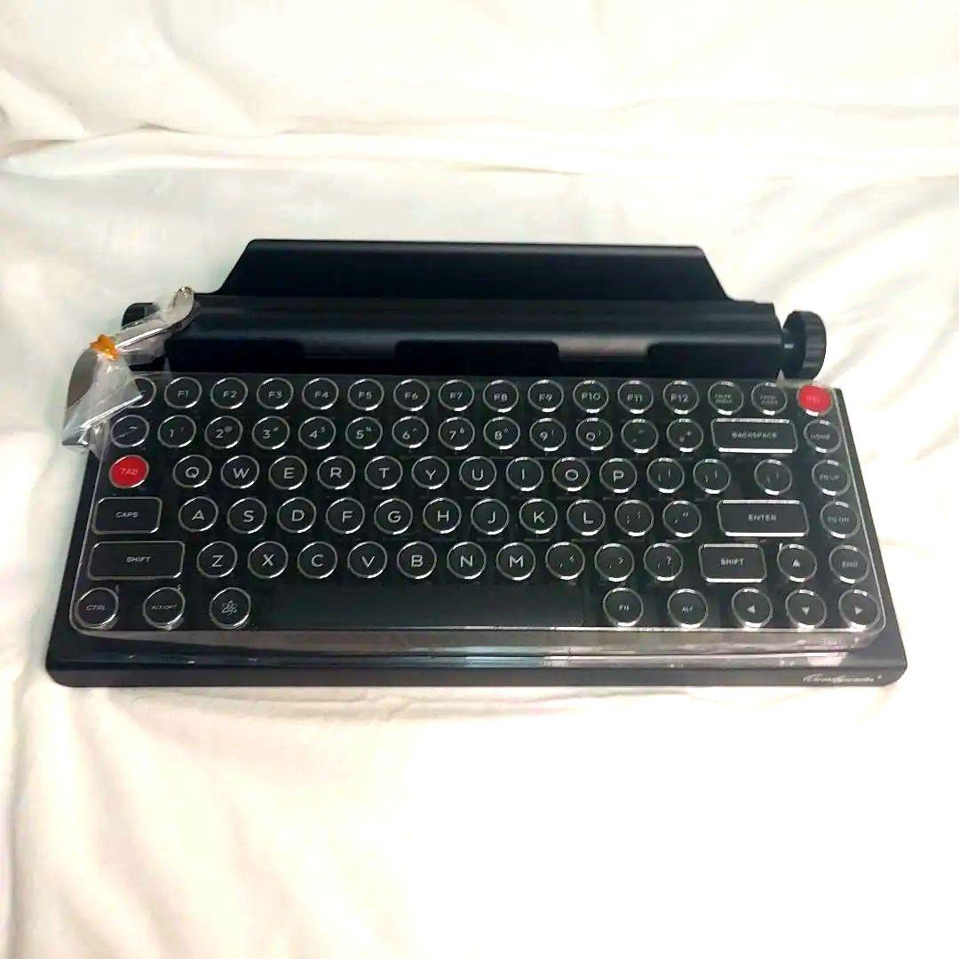 【未使用】QWERKYTOYS キーボード 本体　レトロ風