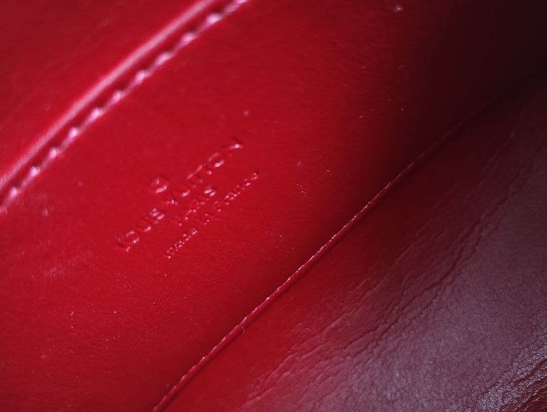 LOUIS VUITTON ルイヴィトン　ヴェルニ　ポーチ