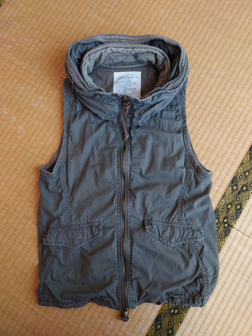 ゴア　GOA ベスト　グレー フード付き